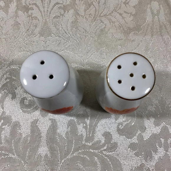 Vintage Orange Rose Salt and Pepper Shakers with Gold Gilt - Made in Japan - Picture 4 of 6